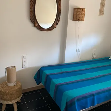 La Escala En Front De Avec Piscine L'Escala