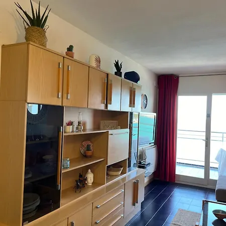 La Escala En Front De Avec Piscine *